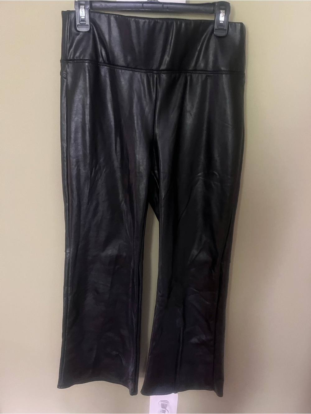 Vince Camuto Black Faux Leather Flare Leg Stretch Pants. Size M.